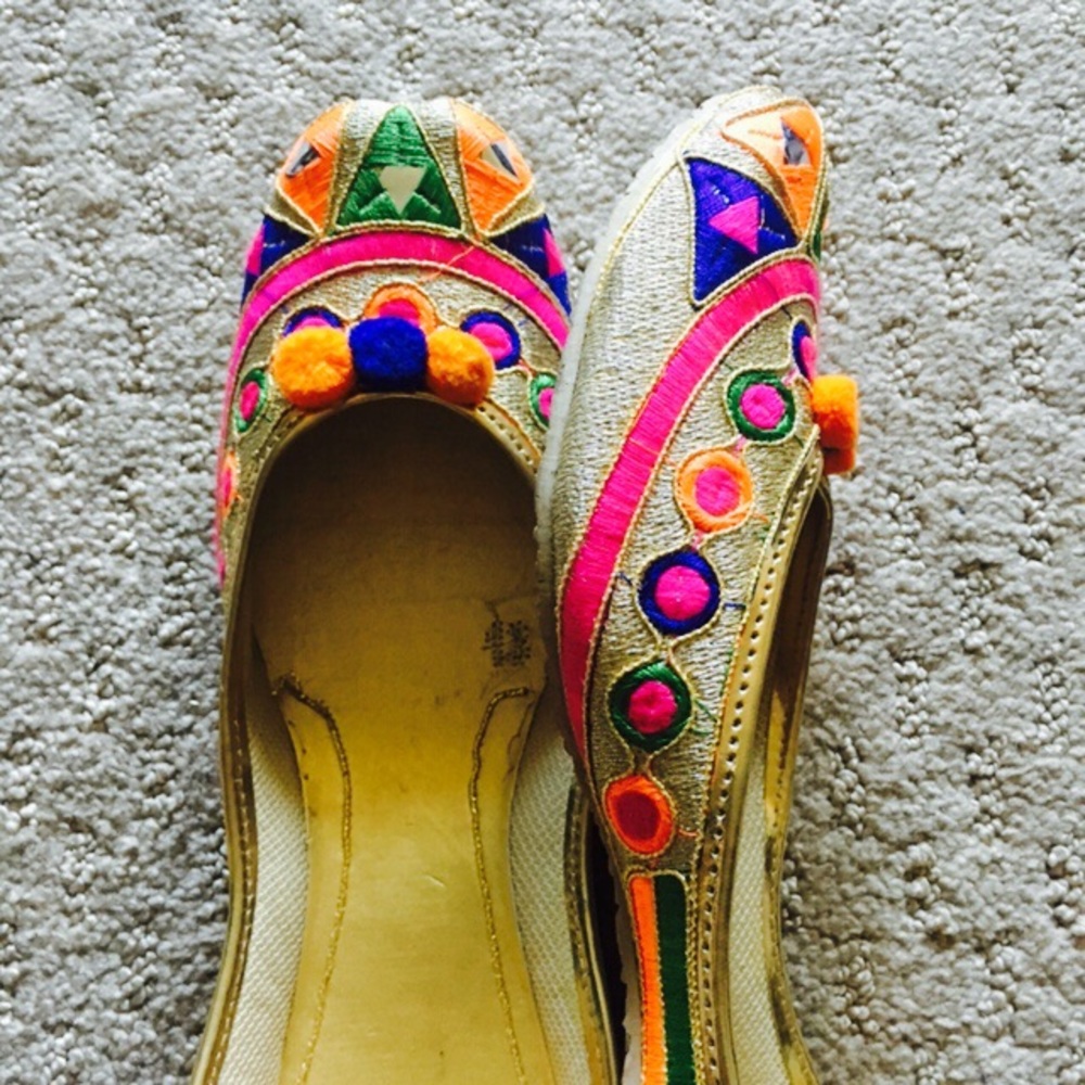 Bright Embroidered Shoes - Picture 6 of 8